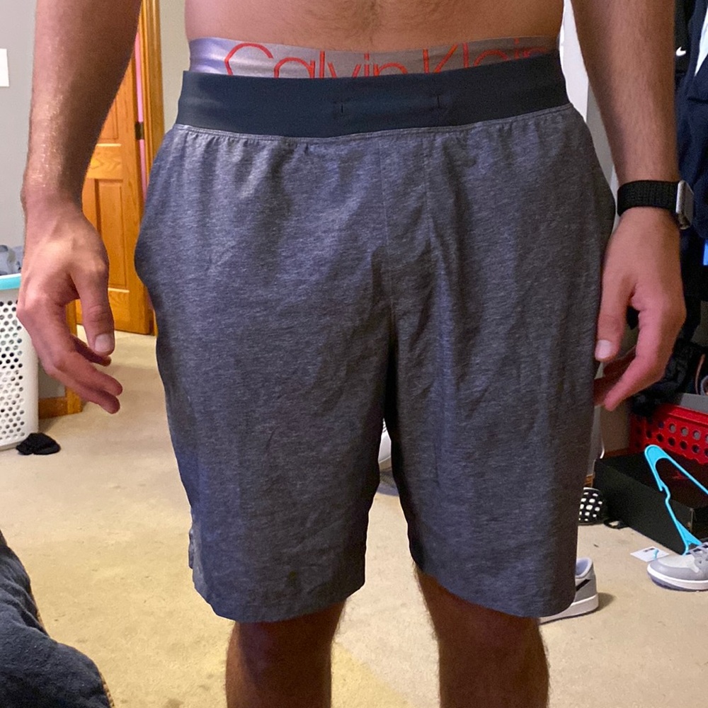 Mens lululemon 9 inch shorts size XL grey